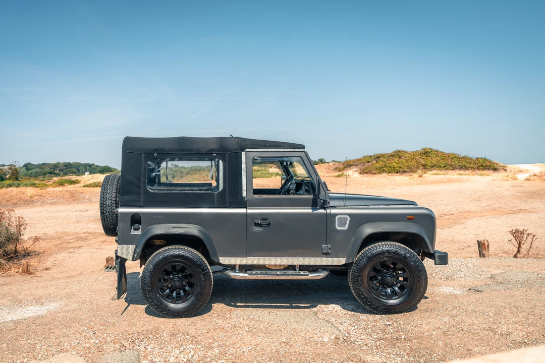 2004 Land Rover Defender 90 - Image 8 of 31