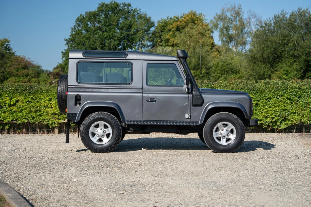 2004 Land Rover Defender 90 - Image 8 of 31