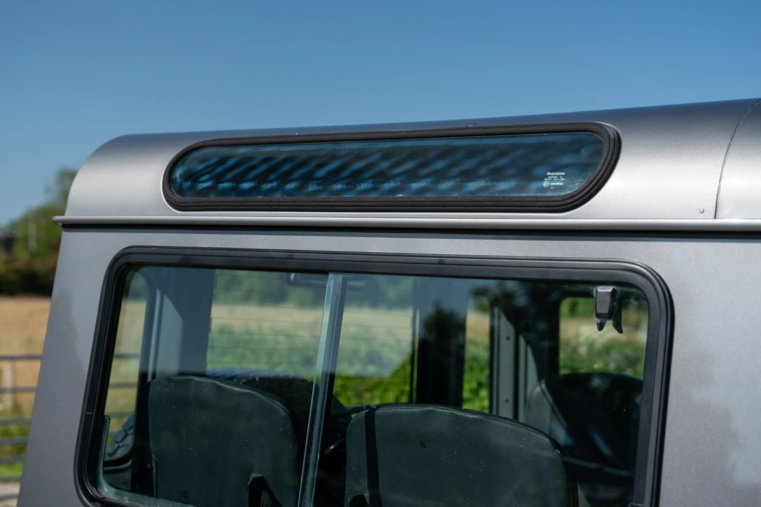 2004 Land Rover Defender 90 - Image 14 of 31