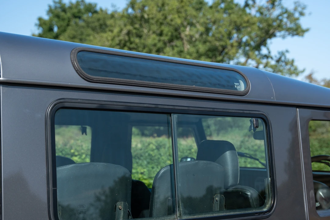 2004 Land Rover Defender 90 - Image 15 of 31