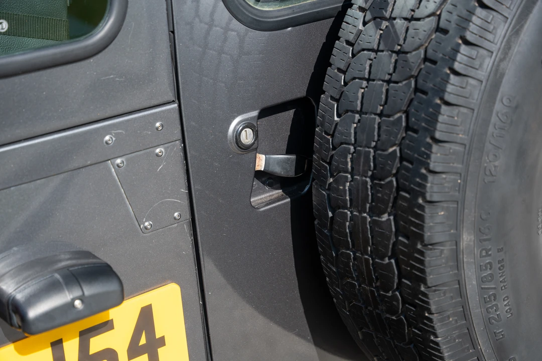 2004 Land Rover Defender 90 - Image 17 of 31