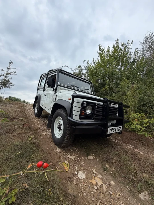 2004 Land Rover Defender 90 - Image 6 of 30