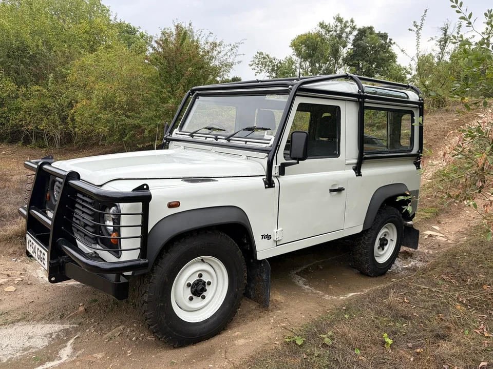 2004 Land Rover Defender 90 - Image 7 of 30