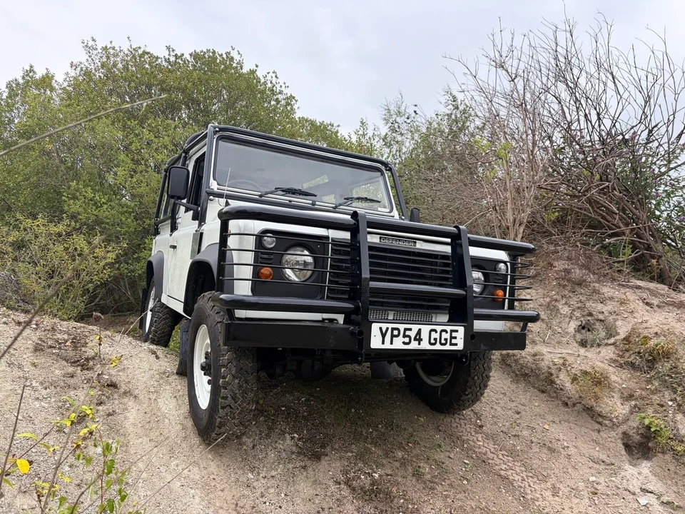 2004 Land Rover Defender 90 - Image 10 of 30