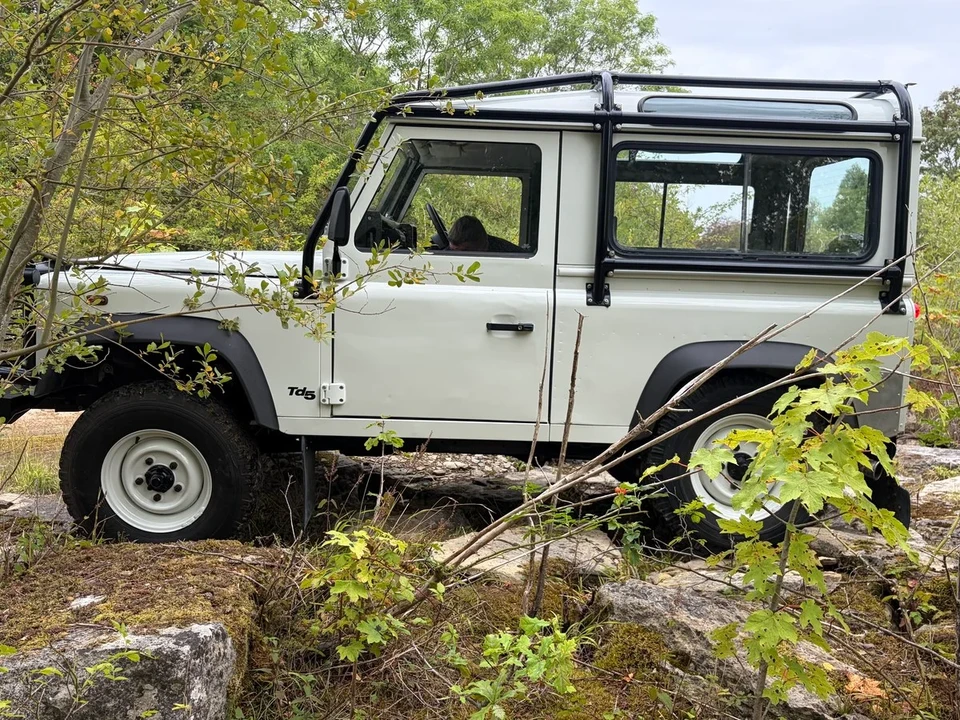 2004 Land Rover Defender 90 - Image 17 of 30