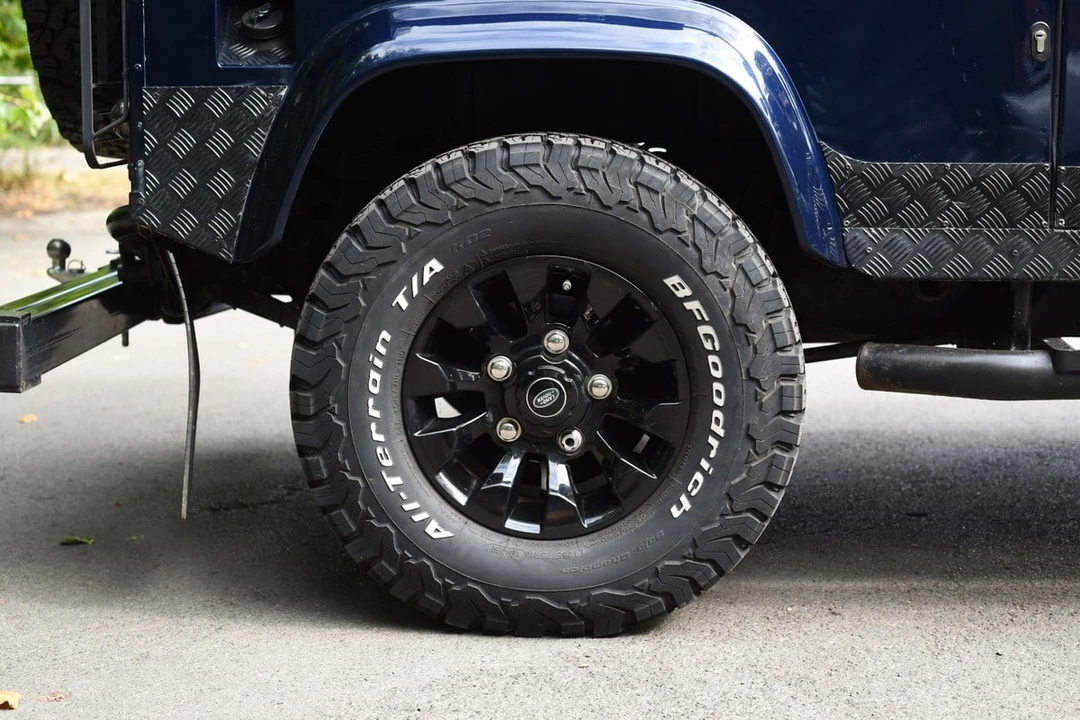 2004 Land Rover Defender 90 - Image 19 of 30