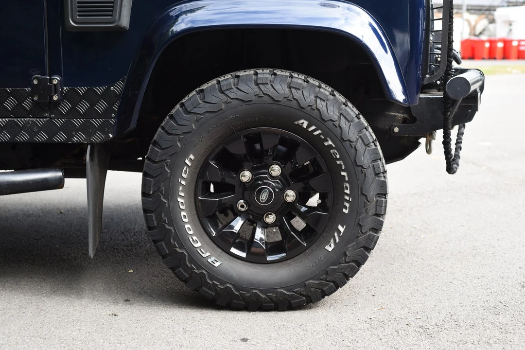 2004 Land Rover Defender 90 - Image 18 of 30