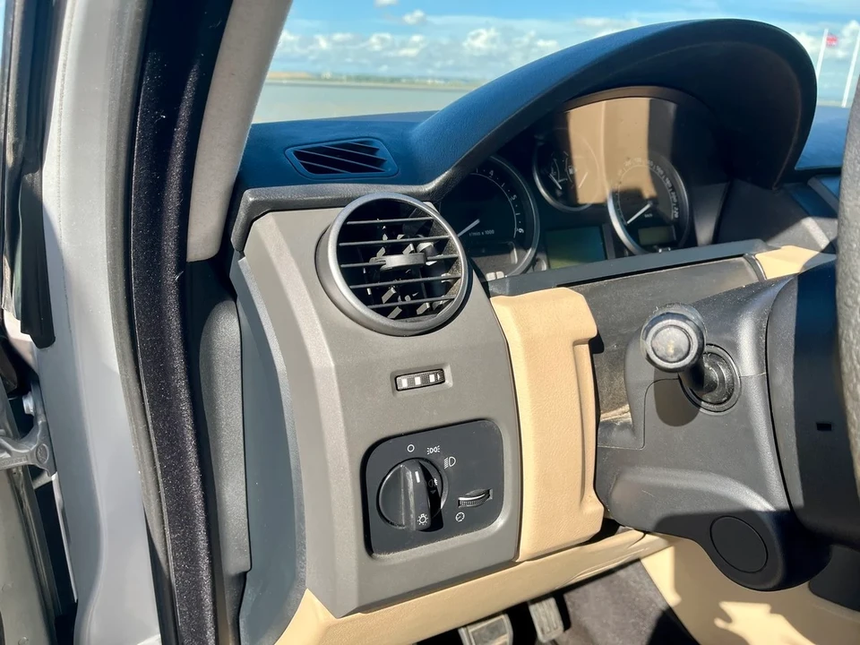 2004 Land Rover Discovery 3rd Gen - Image 26 of 30