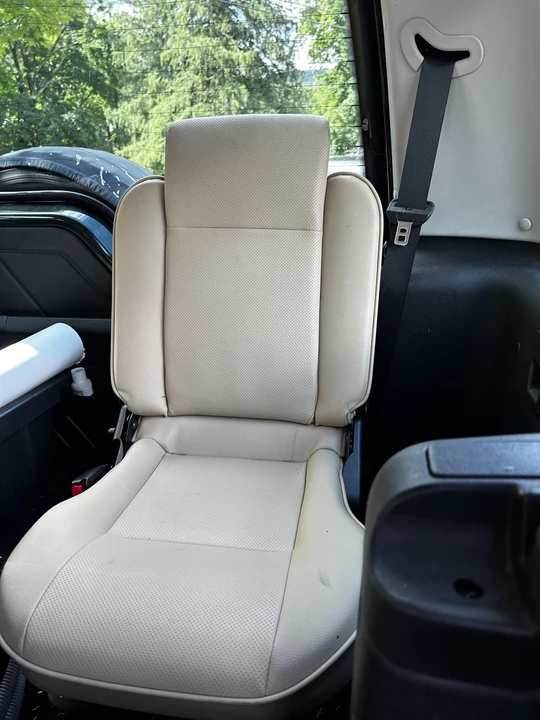 2004 Land Rover Discovery 2nd Gen - Image 30 of 31