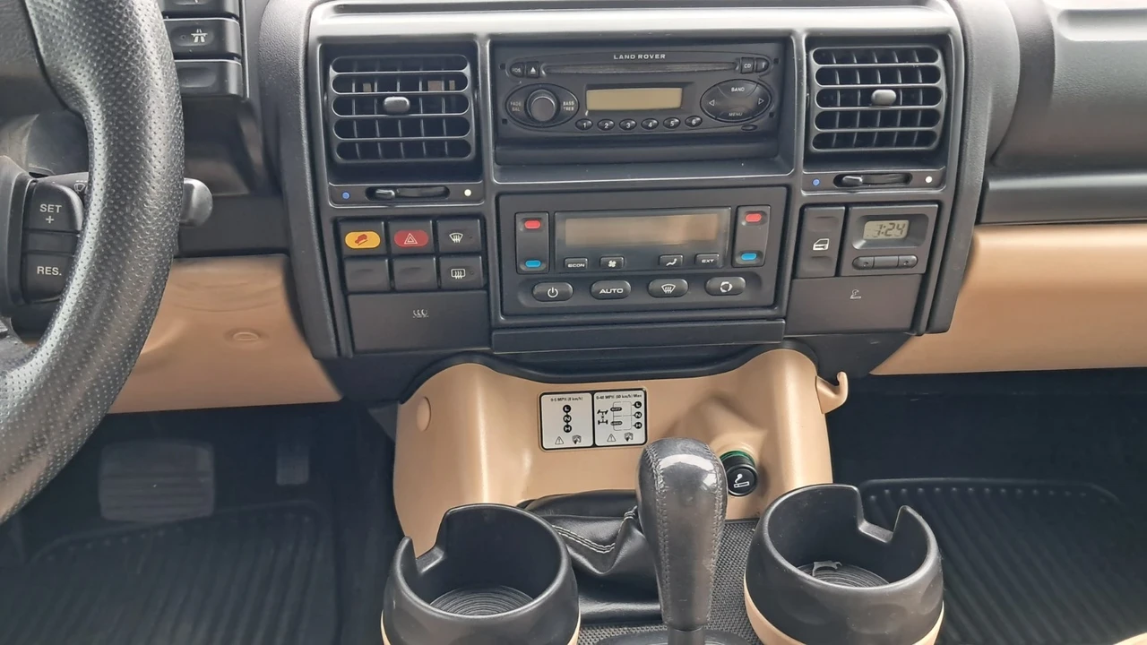2004 Land Rover Discovery 2nd Gen - Image 17 of 21