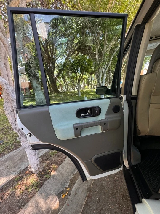 2004 Land Rover Discovery 2nd Gen - Image 15 of 21