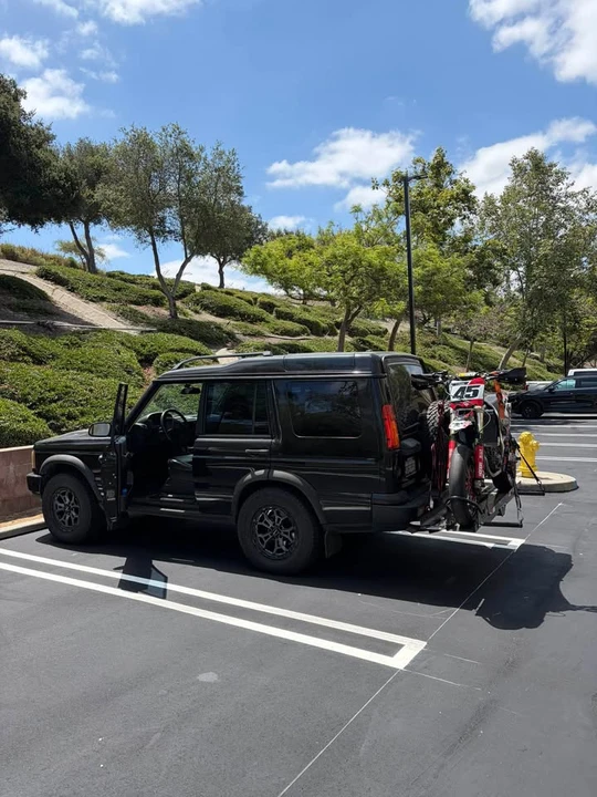 2004 Land Rover Discovery 2nd Gen - Image 2 of 9