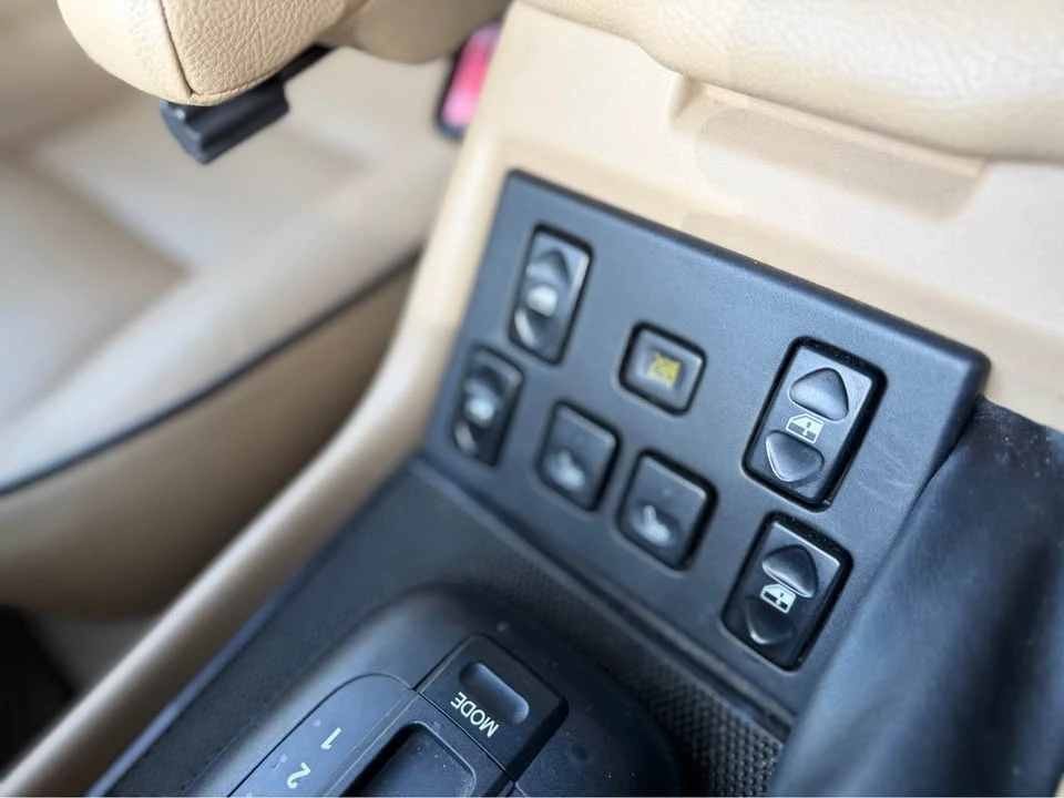 2004 Land Rover Discovery 2nd Gen - Image 11 of 16