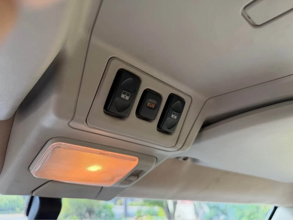 2004 Land Rover Discovery 2nd Gen - Image 16 of 16