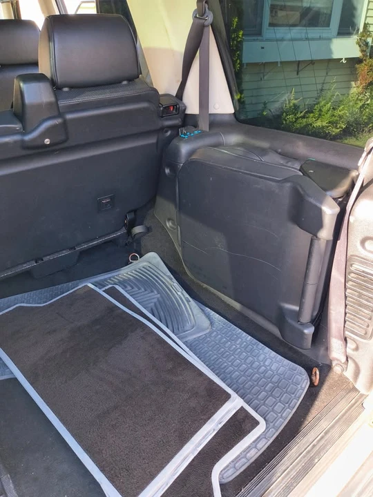 2004 Land Rover Discovery 2nd Gen - Image 10 of 17
