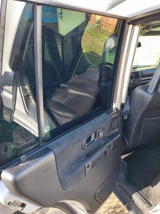 2004 Land Rover Discovery 2nd Gen - Image 8 of 17