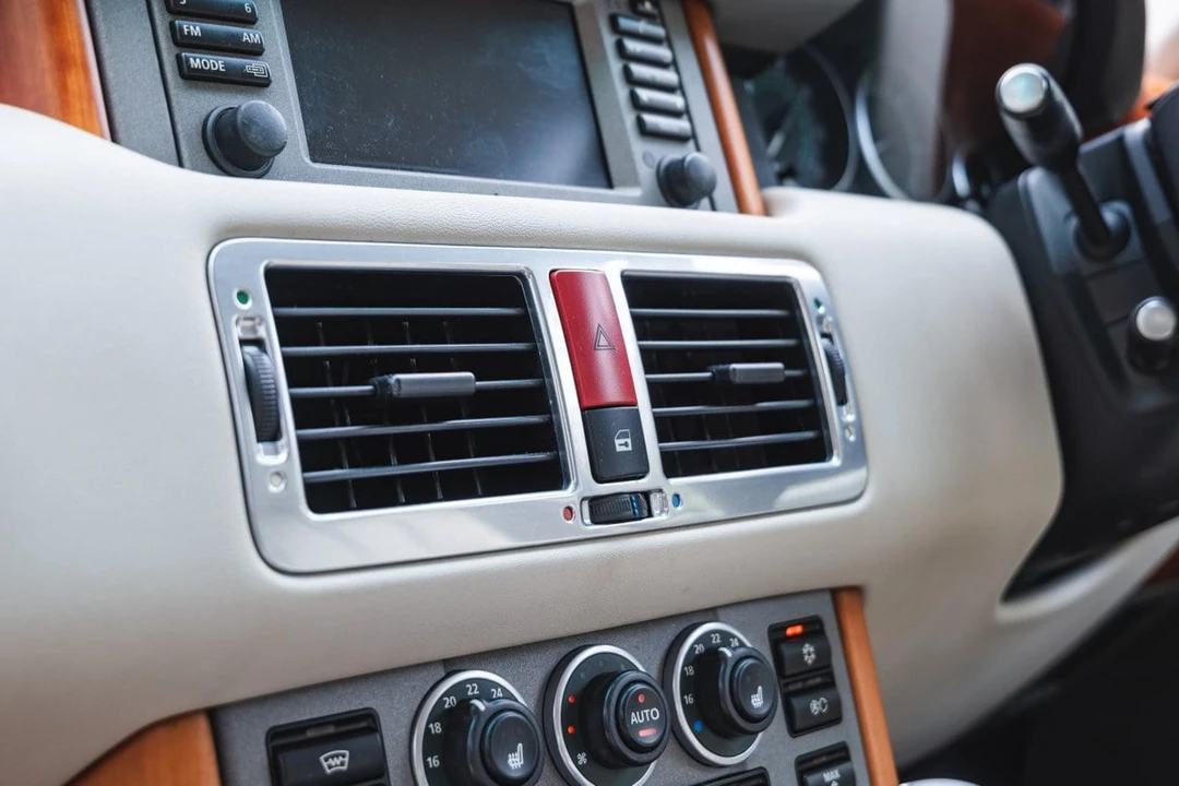 2004 Land Rover Range Rover L322 - Image 9 of 30