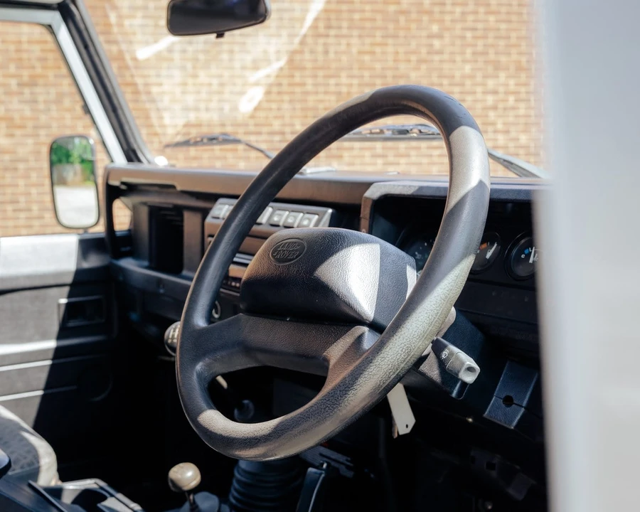 2004 Land Rover Defender 90 - Image 14 of 30