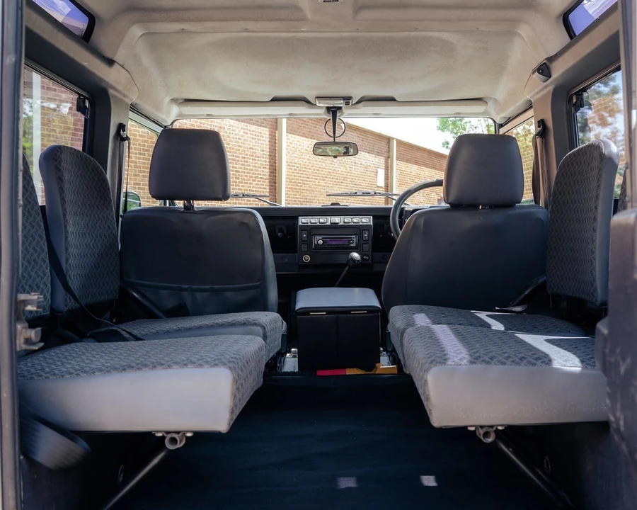 2004 Land Rover Defender 90 - Image 17 of 30