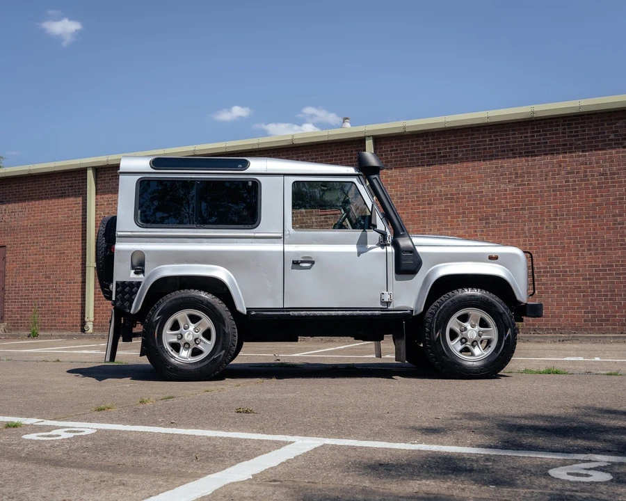 2004 Land Rover Defender 90 - Image 8 of 30