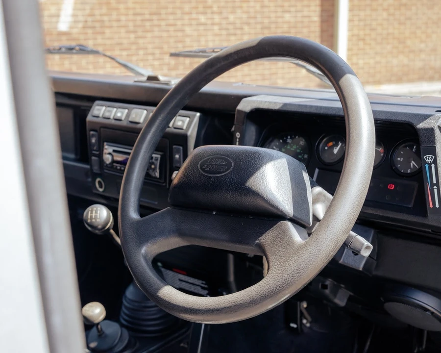 2004 Land Rover Defender 90 - Image 15 of 30