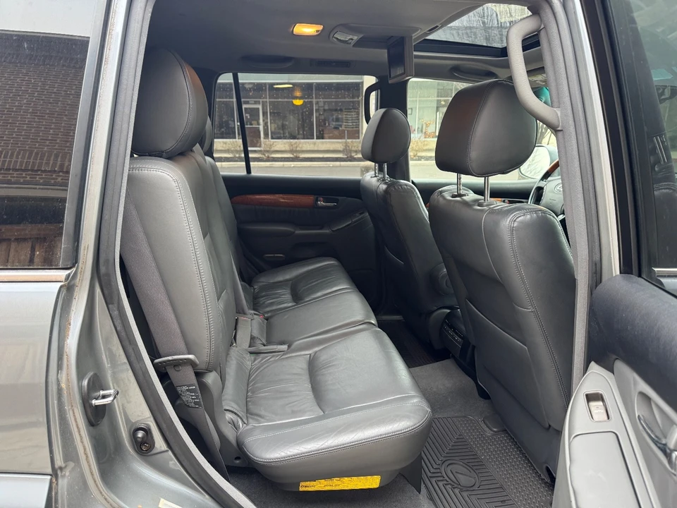 2004 Lexus GX 1st Gen - Image 19 of 20