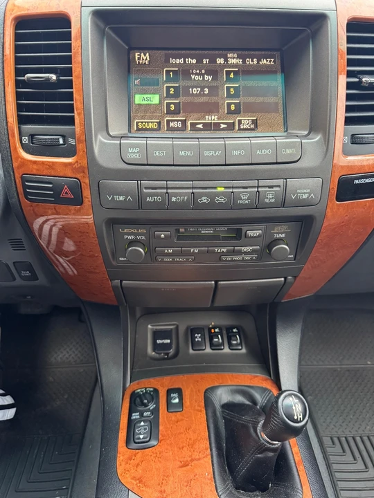 2004 Lexus GX 1st Gen - Image 16 of 20