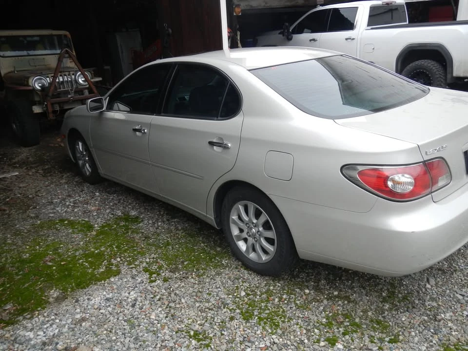 2004 Lexus ES 3rd Gen - Image 2 of 5