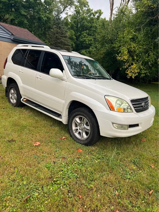 2004 Lexus GX 1st Gen - Image 3 of 10