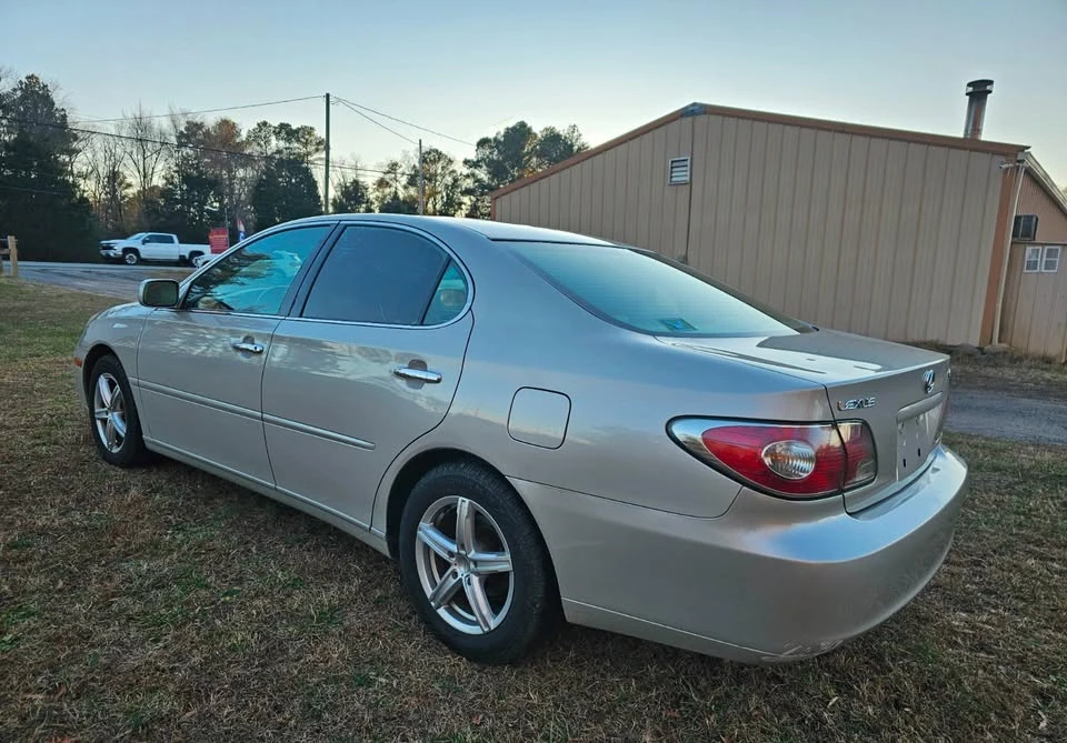 2004 Lexus ES 4th Gen - Image 4 of 17