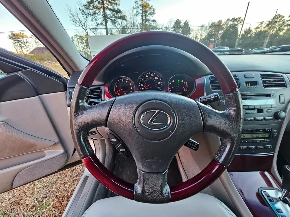 2004 Lexus ES 4th Gen - Image 12 of 17