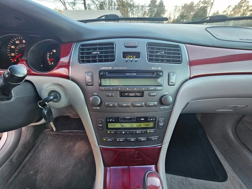 2004 Lexus ES 4th Gen - Image 14 of 17