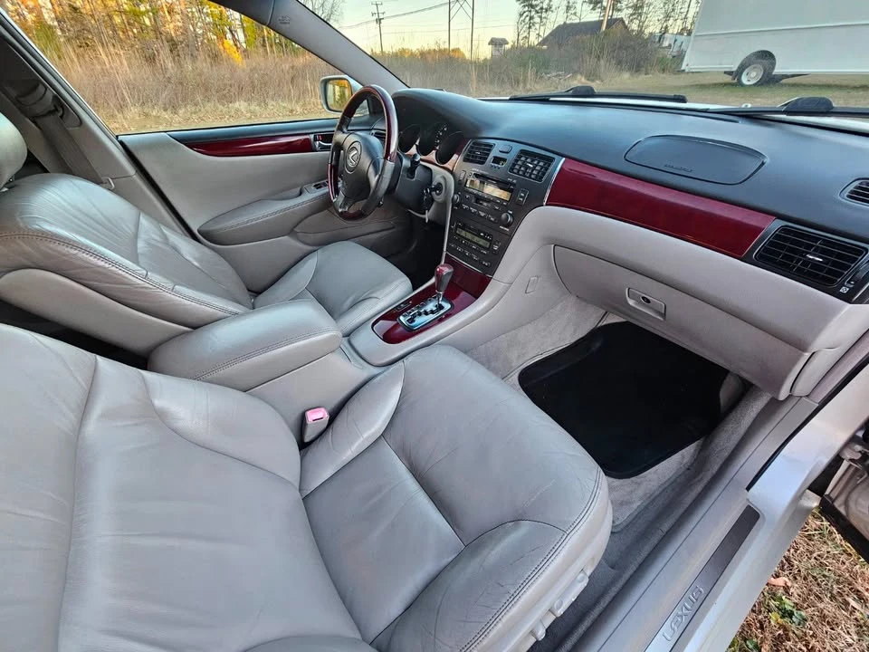 2004 Lexus ES 4th Gen - Image 9 of 17
