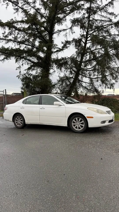 2004 Lexus ES - Image 2 of 4