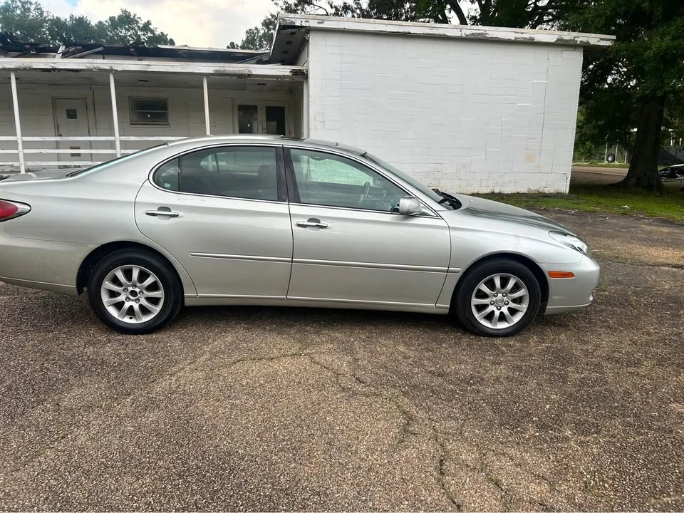 2004 Lexus ES - Image 3 of 5