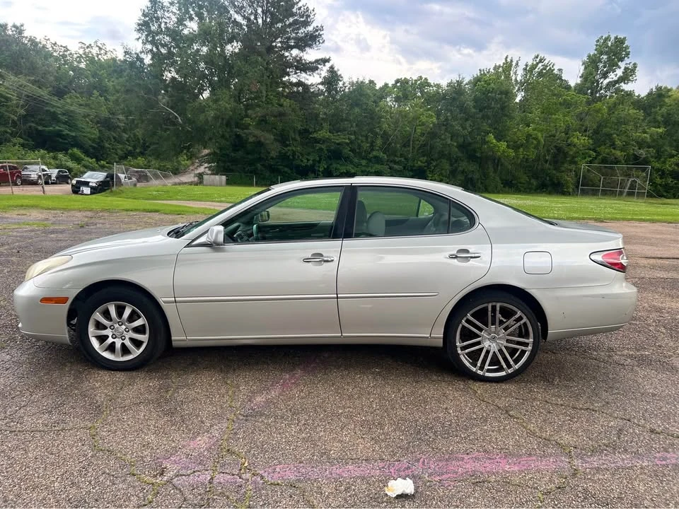 2004 Lexus ES - Image 2 of 5