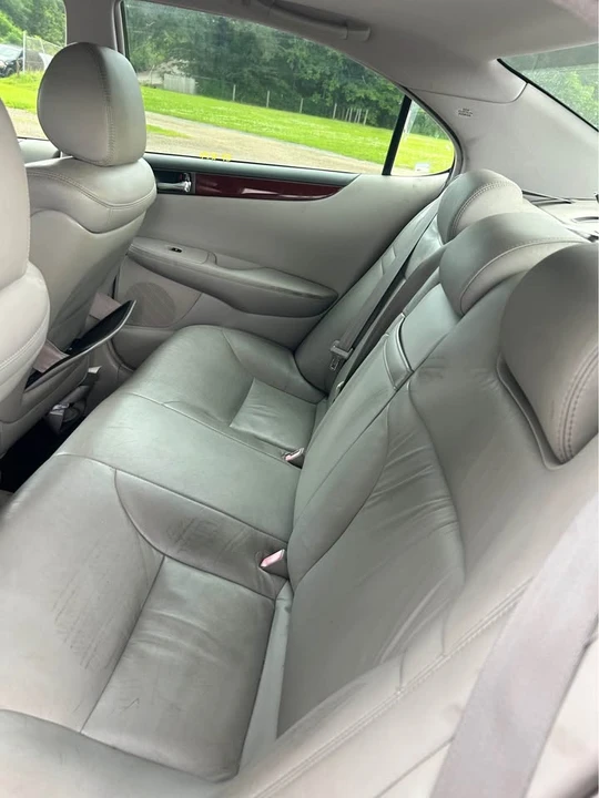 2004 Lexus ES - Image 5 of 5