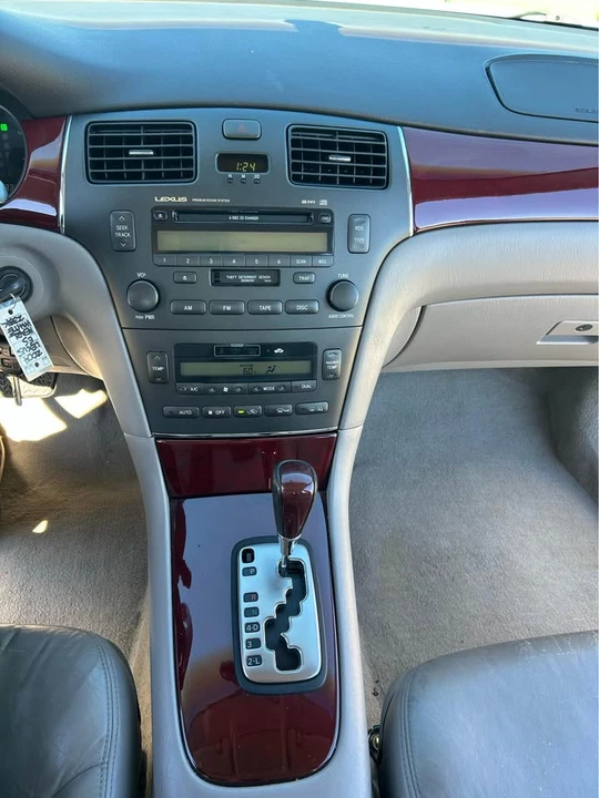 2004 Lexus ES 4th Gen - Image 11 of 20