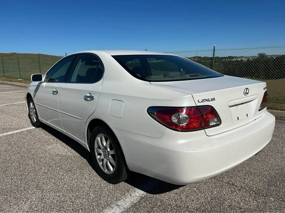 2004 Lexus ES 4th Gen - Image 3 of 20