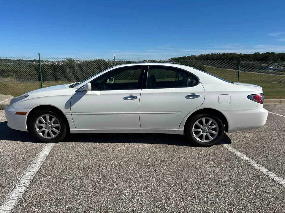 2004 Lexus ES 4th Gen - Image 2 of 20