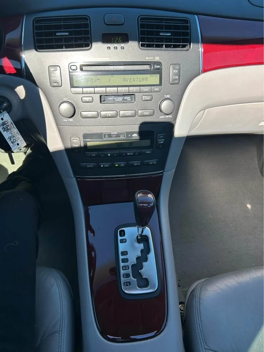 2004 Lexus ES 4th Gen - Image 20 of 20
