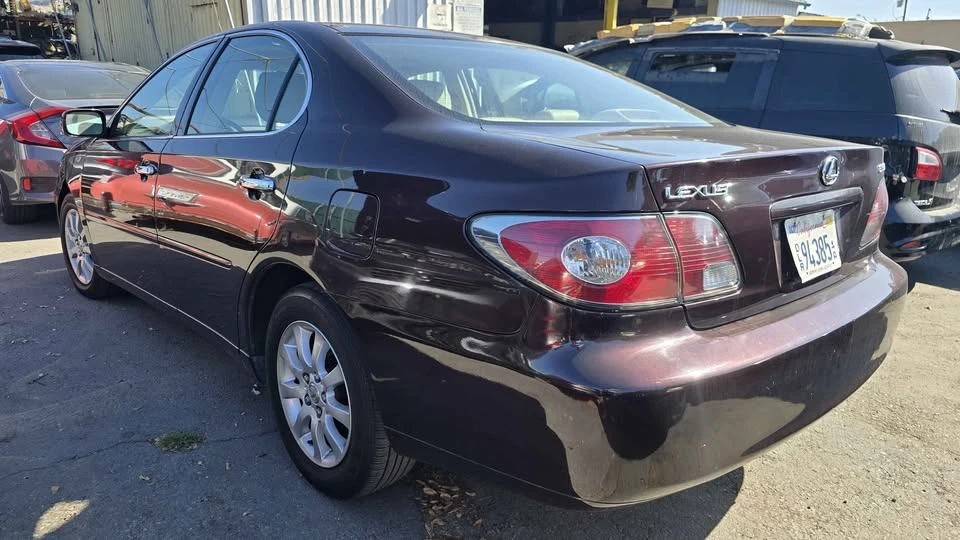2004 Lexus ES 4th Gen - Image 2 of 10