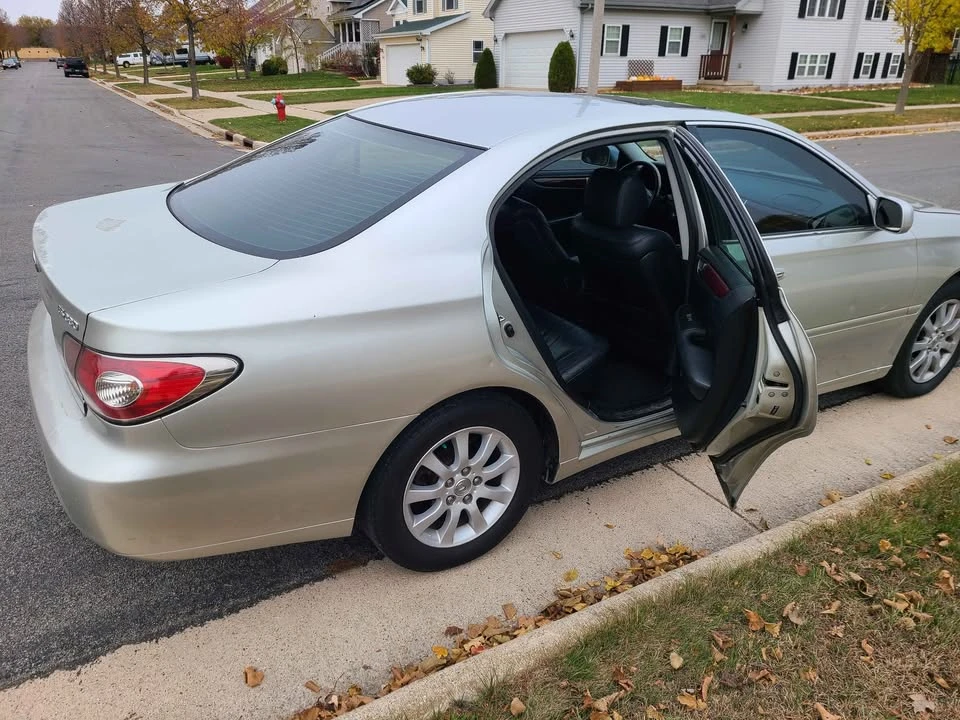 2004 Lexus ES 3rd Gen - Image 10 of 11