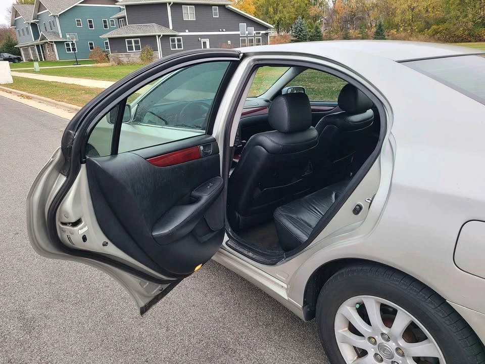2004 Lexus ES 3rd Gen - Image 2 of 11
