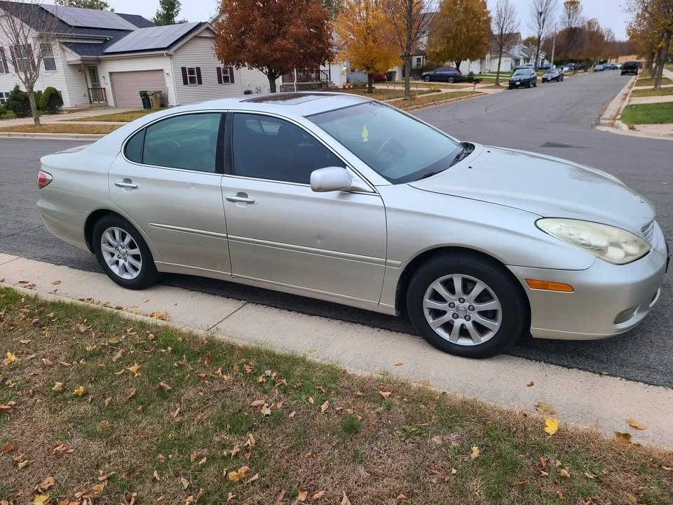 2004 Lexus ES 3rd Gen - Image 9 of 11