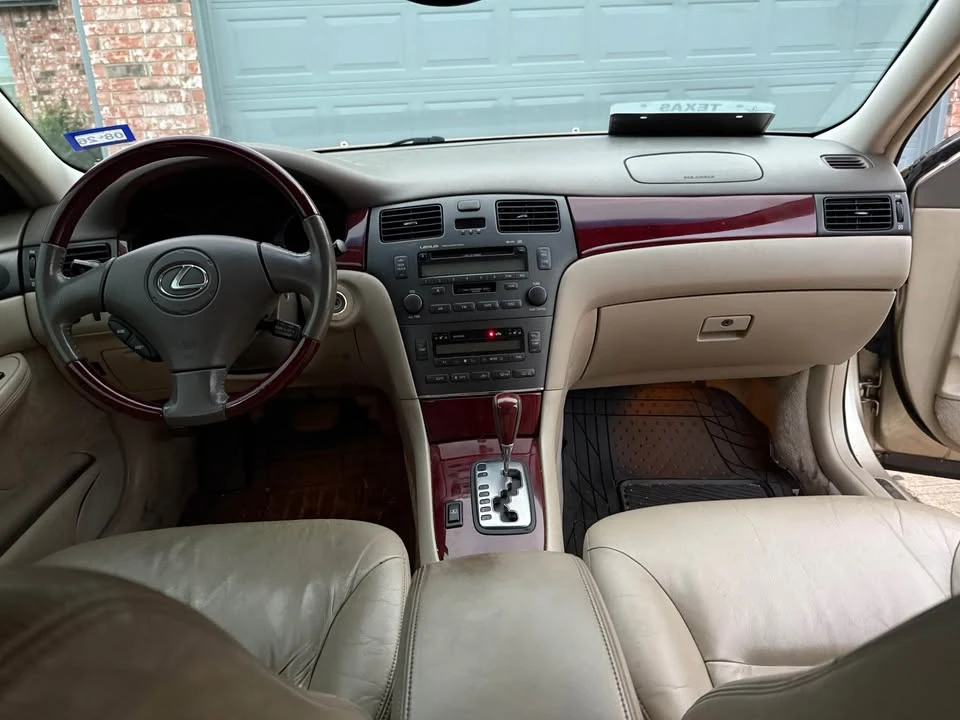 2004 Lexus ES 3rd Gen - Image 10 of 14