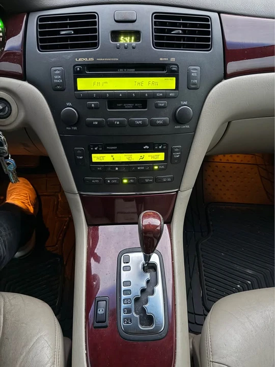 2004 Lexus ES 3rd Gen - Image 11 of 14