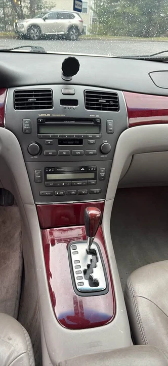 2004 Lexus ES 4th Gen - Image 8 of 9