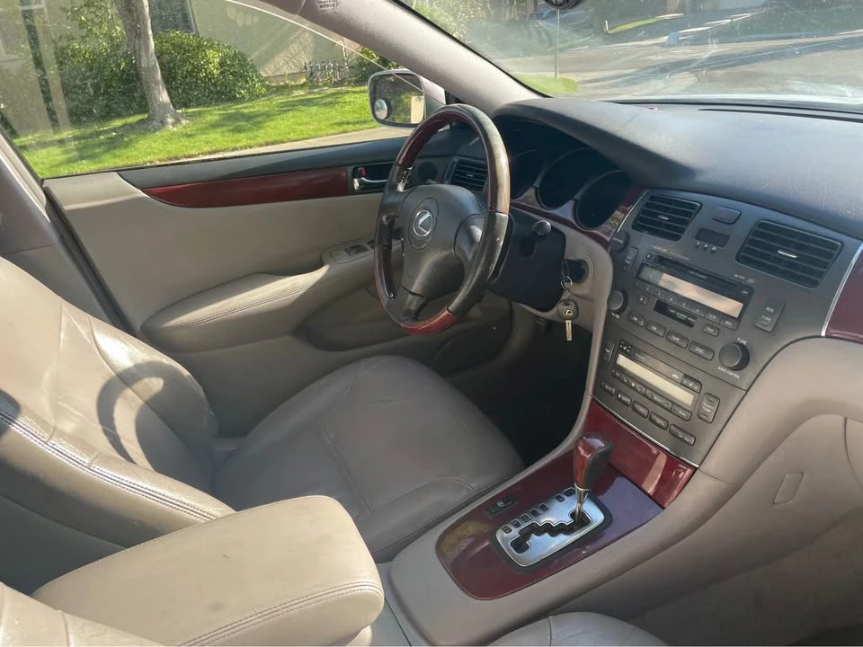 2004 Lexus ES 4th Gen - Image 9 of 11