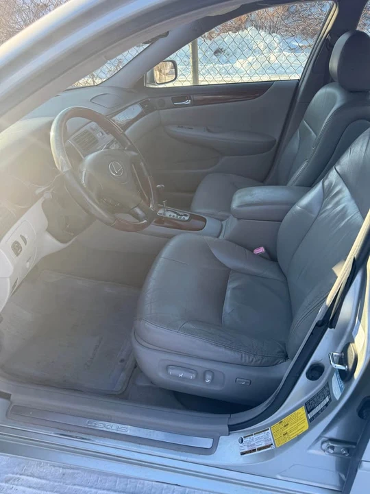 2004 Lexus ES 4th Gen - Image 5 of 10